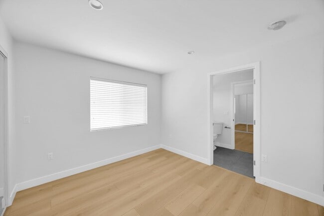 Building Photo - 3 Bedroom, 2 Bathroom Home – Near CSULB