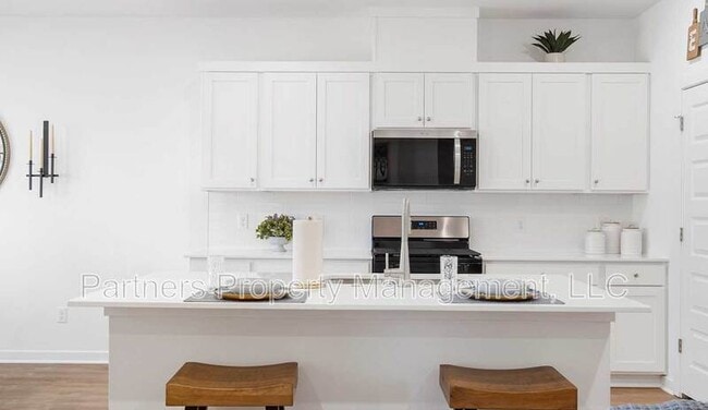 Building Photo - 1918 Larkspur St