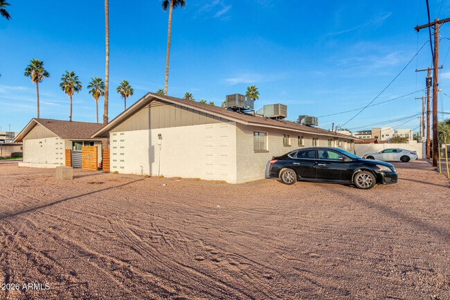 Building Photo - 405 S Priest Dr