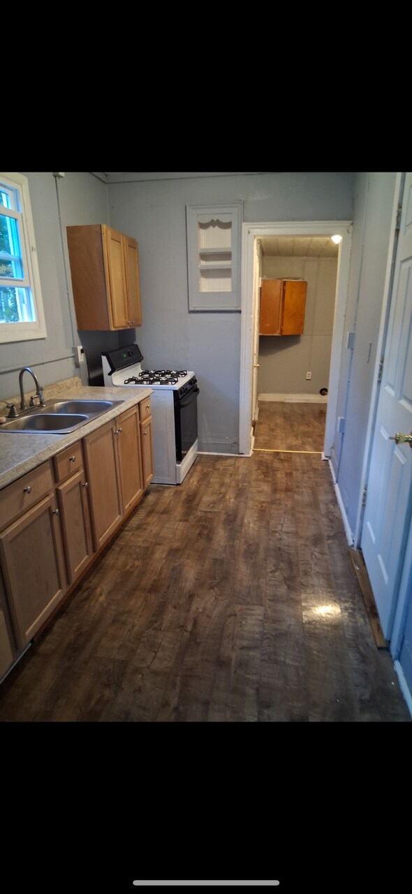 Building Photo - 206 Franklin St