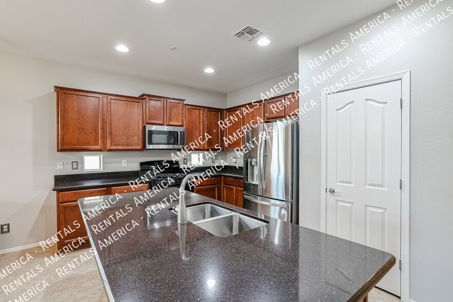 Building Photo - 7045 S Legend Dr