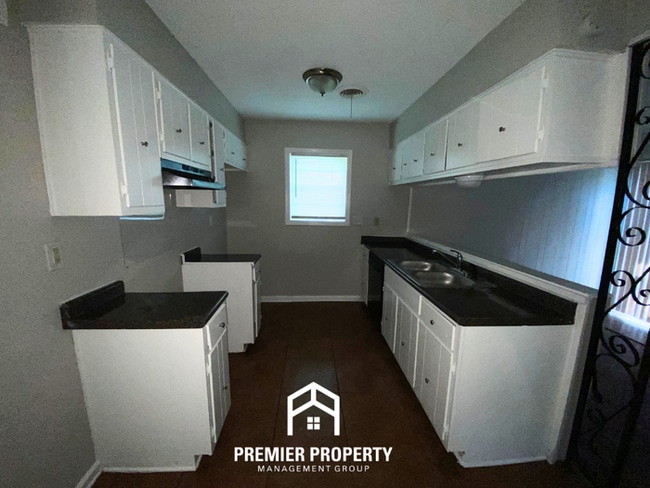 Building Photo - Bright 3BR Home in Raleigh | High Vaulted Ceilings & Large Fenced Backyard