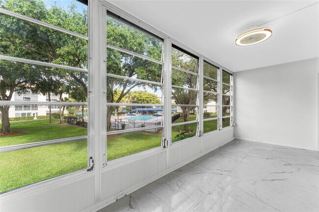 Building Photo - 2303 Lucaya Ln