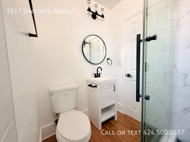 Building Photo - 2617 Vineyard Ave