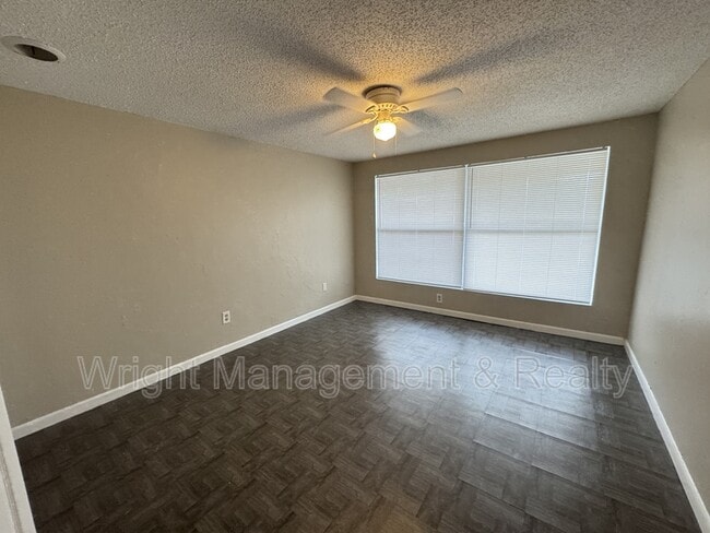 Building Photo - 8508 Pinehurst Dr