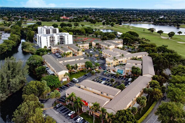 Building Photo - 6205 SW Kendale Lakes Cir