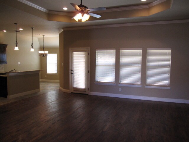 Building Photo - Beautiful 3/2/2 Home in Sandstone Villas