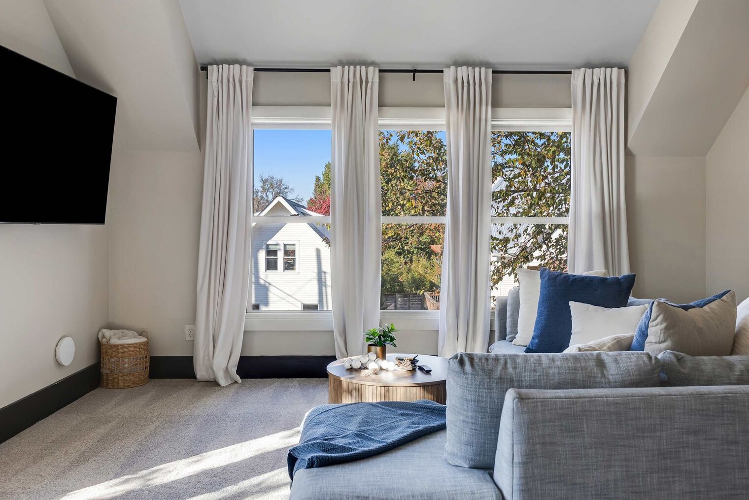 Building Photo - 1017 Halcyon Ave