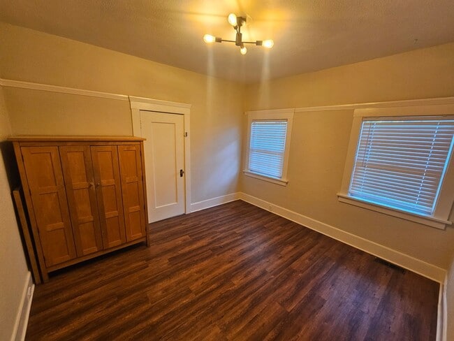 Building Photo - San Leandro Home w/ In-Law Unit: Perfect f...