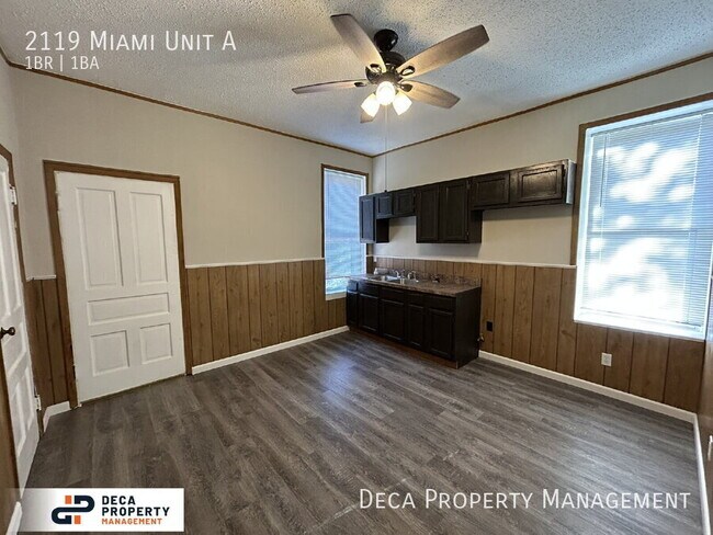 Building Photo - 2119 Miami St