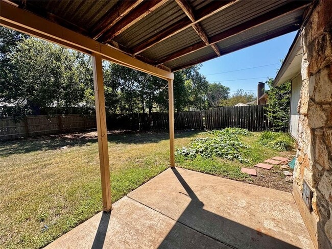 Building Photo - 5103 Summerset Trail