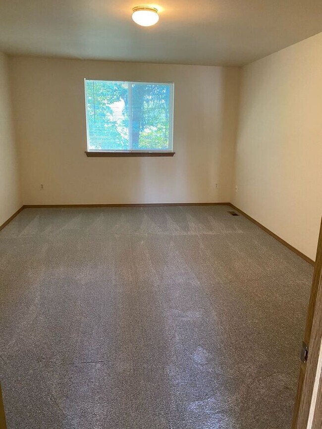 Building Photo - Ballou Estates in the Heart of South Hill