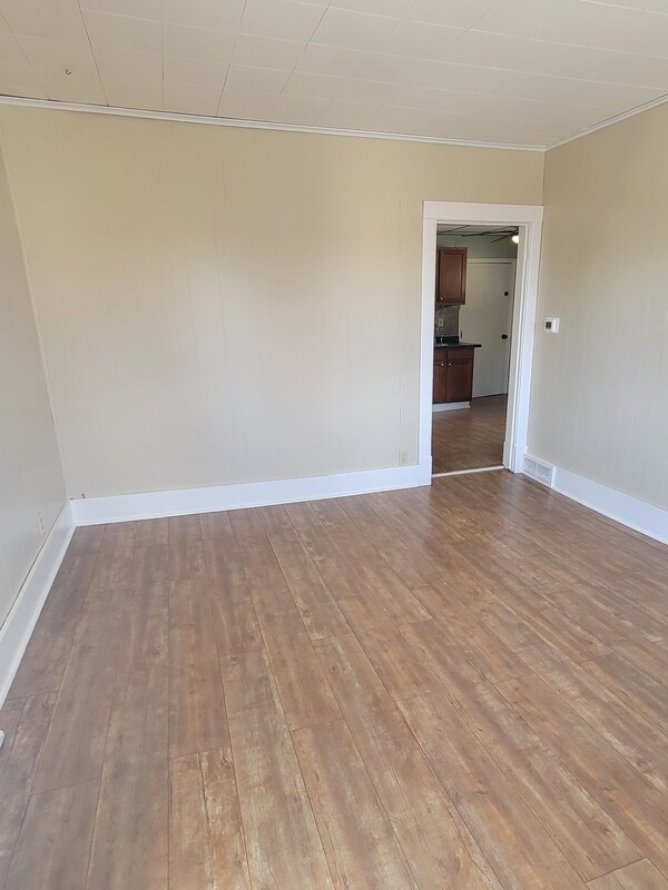 Building Photo - 54 Birch Ave S