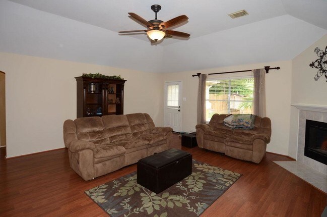 Building Photo - 6207 Highland Branch Dr