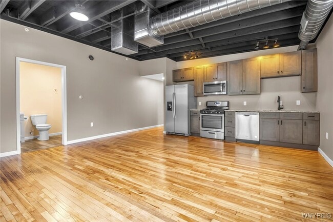 Building Photo - 126 E Niagara St
