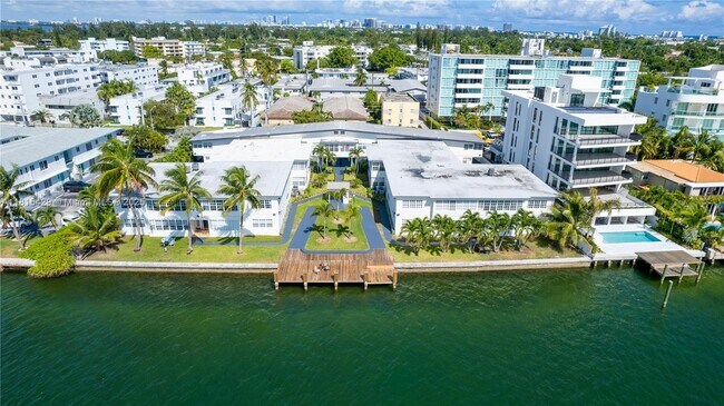 Primary Photo - 1940 Bay Dr