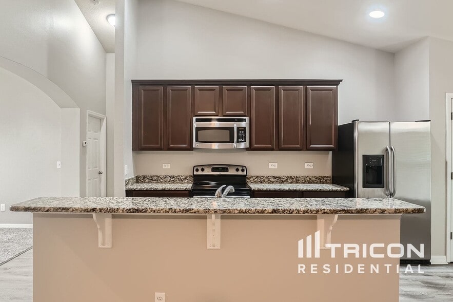 Building Photo - 11127 Lemay Dr