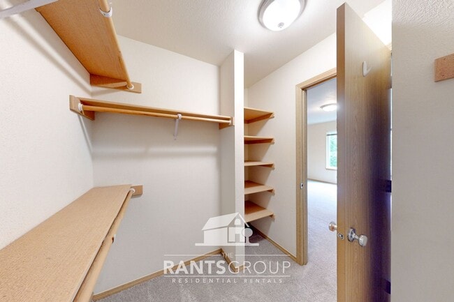 Building Photo - Great Location!  Quiet Neighborhood!