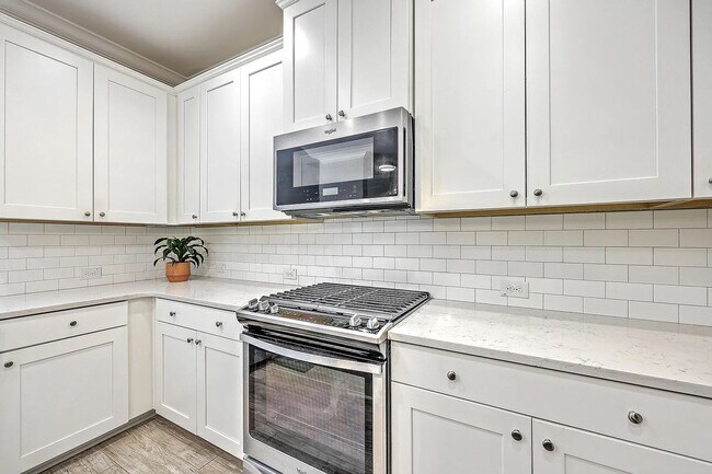 Building Photo - 4 Bedroom 3.5 Bath House in St. Johns Lake - Johns Island