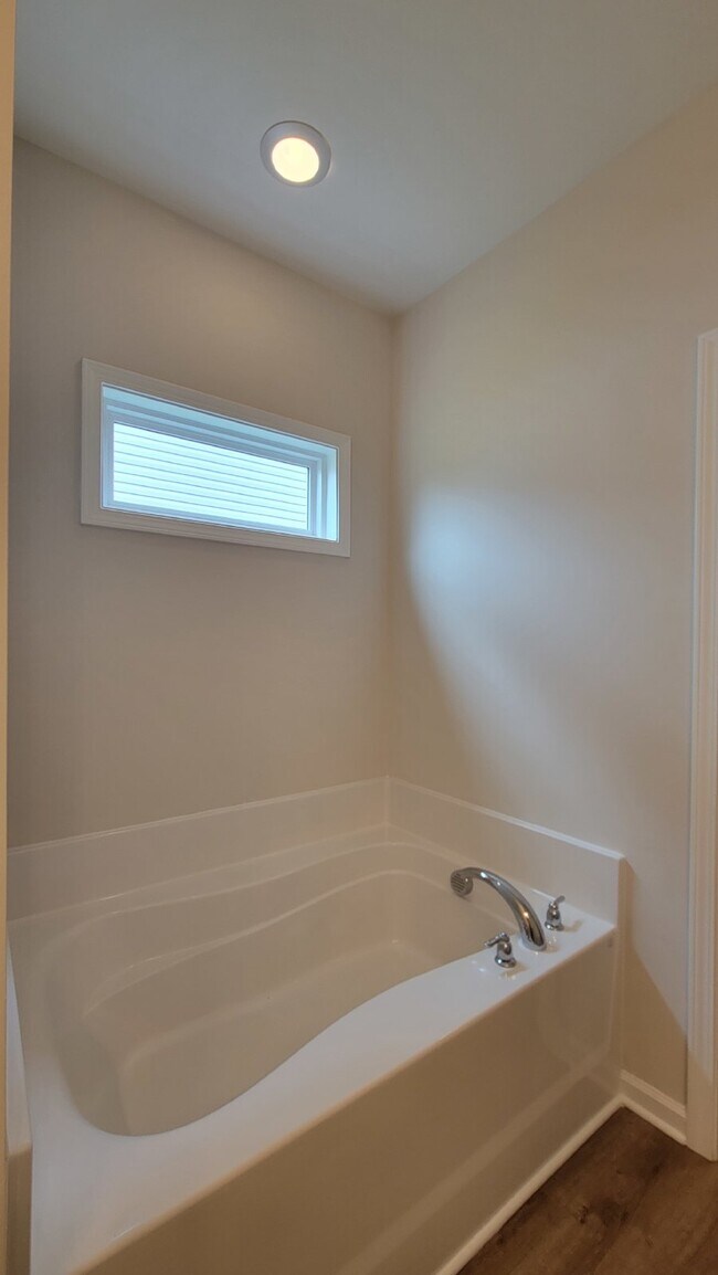 Building Photo - Your Ideal Home Awaits in Simpsonville