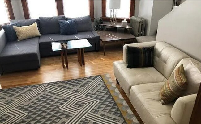 Building Photo - 434 E Berteau Ave