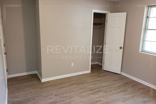 Building Photo - Newly Remodeled 4 Bed 1 Bath House in Mobile!!