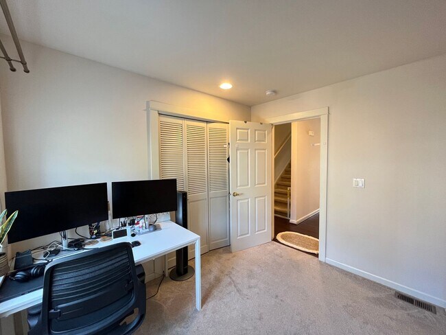 Building Photo - Incredible Forrest Park Townhome!! 2 bedroom, 2 bath, HUGE attached Garage!