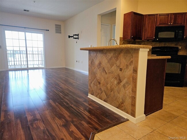 Building Photo - 934 Tower Ridge Cir