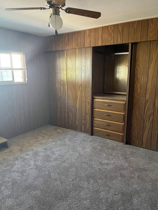 Building Photo - 3 Bedroom in Suburbs
