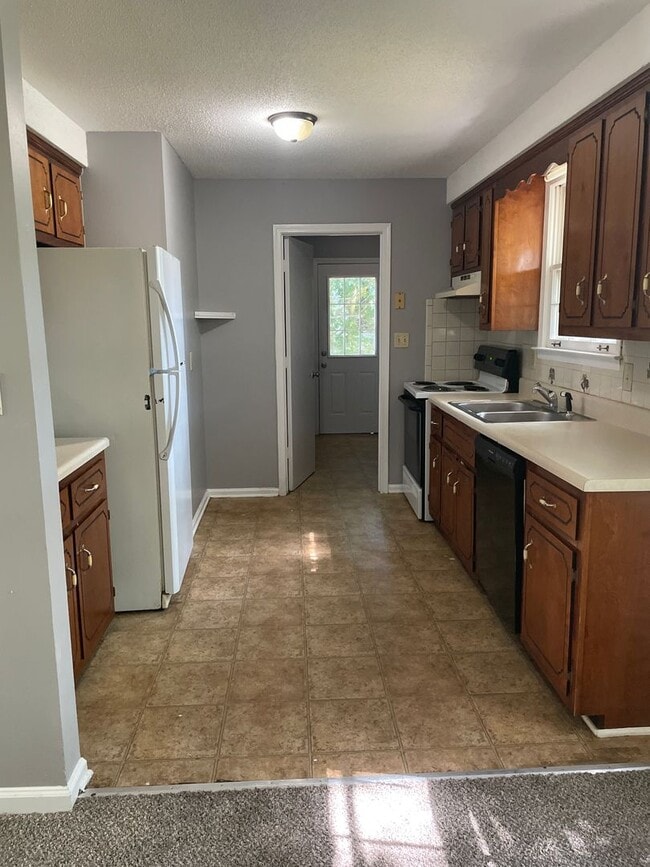 Building Photo - 529 Aspen Dr