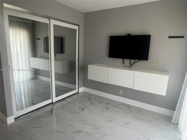 Building Photo - 3304 Virginia St