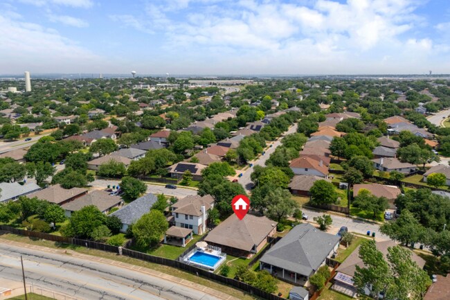 Building Photo - 1500 Lochaline Loop