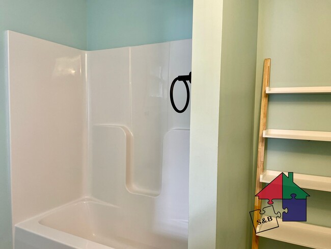 Building Photo - 118 S Main St