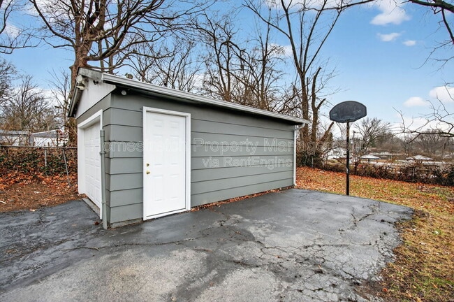 Building Photo - 2403 Gardner Dr