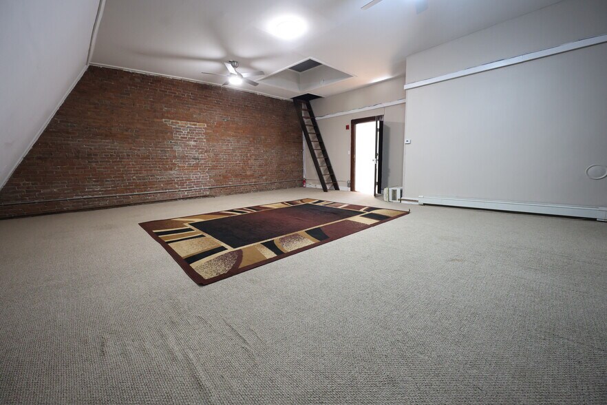 Building Photo - 318 Tappan St