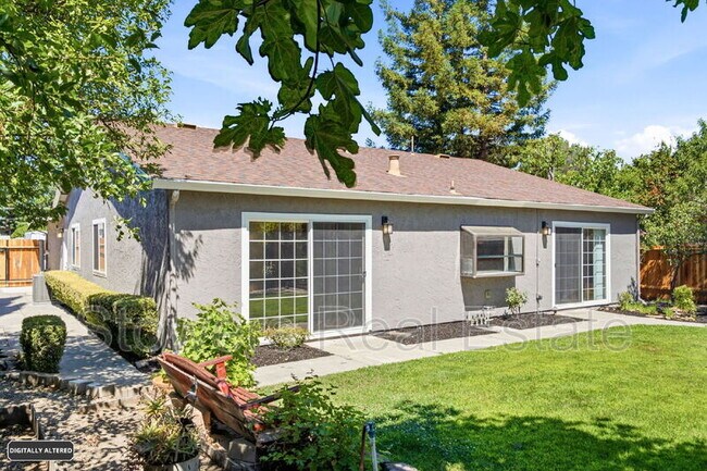 Building Photo - 318 Joyce St