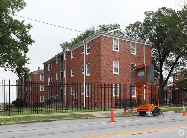 Building Photo - Chouteau Courts