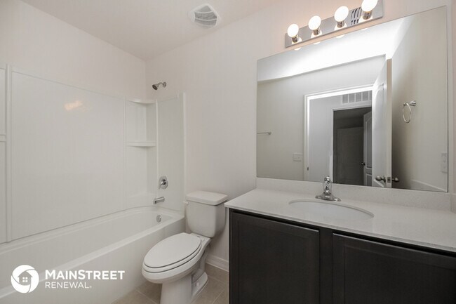 Building Photo - Newly Built in The Ridge @ Swan Lake!