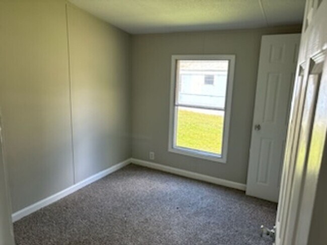 Building Photo - 139 Cynthia Ln