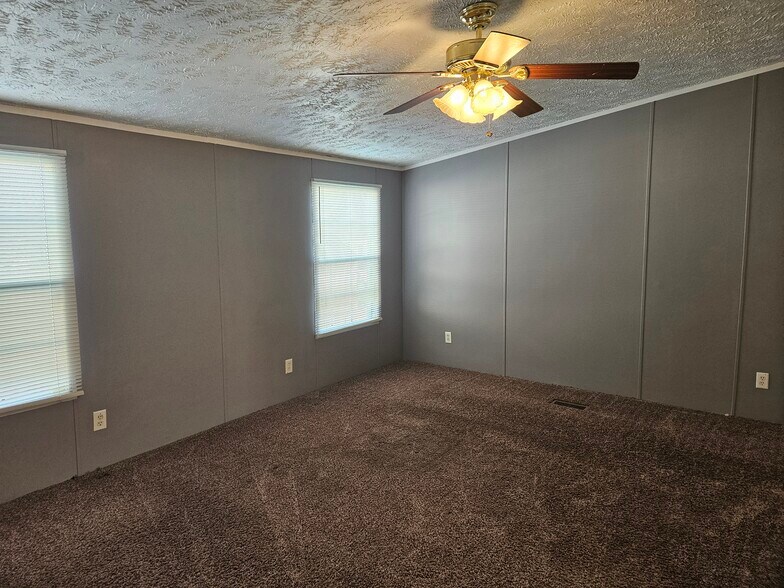 Building Photo - 45 Lynnwood Cir