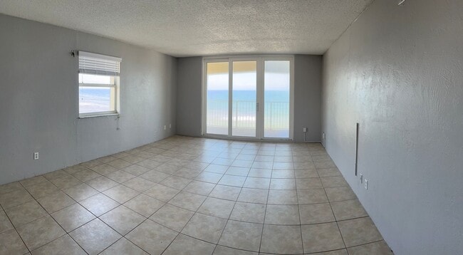 Building Photo - Ocean front 2 bed 2 bath condo