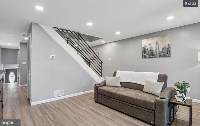 Primary Photo - 15 Oakmont Dr