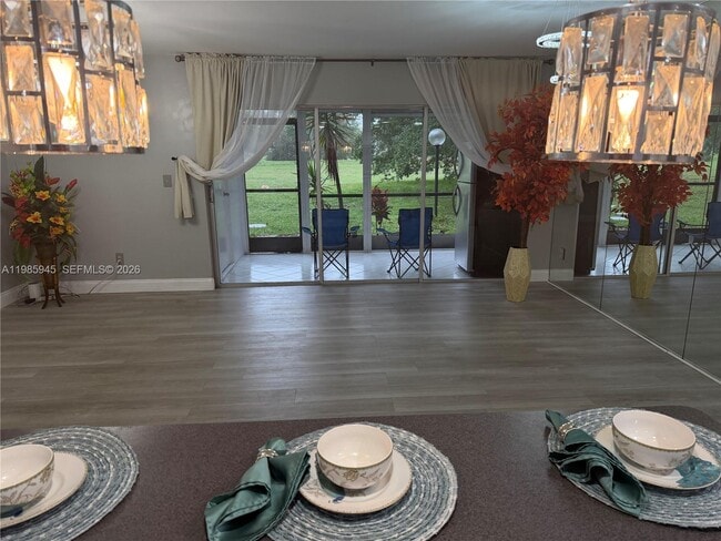 Building Photo - 3962 Inverrary Dr