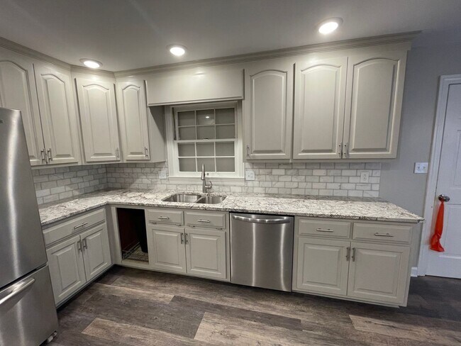 Building Photo - Executive Rental in Horseleg Creek- $3,295