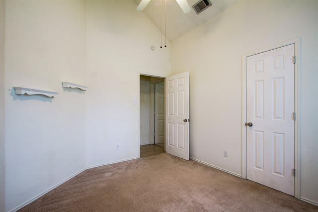 Building Photo - 2104 Regency Dr