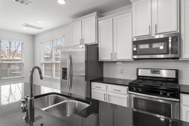 Building Photo - 1501 Homespun Rd