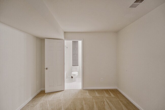 Building Photo - 3461 Eagle Ridge Dr