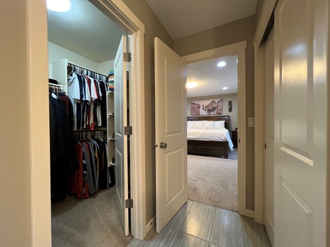 Building Photo - Beautiful Gresham 4 Bed, 2.5 Bath Home!