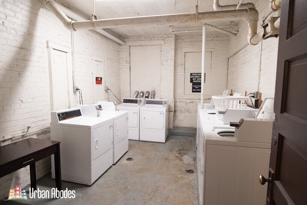 Building Photo - 4614 N Paulina St