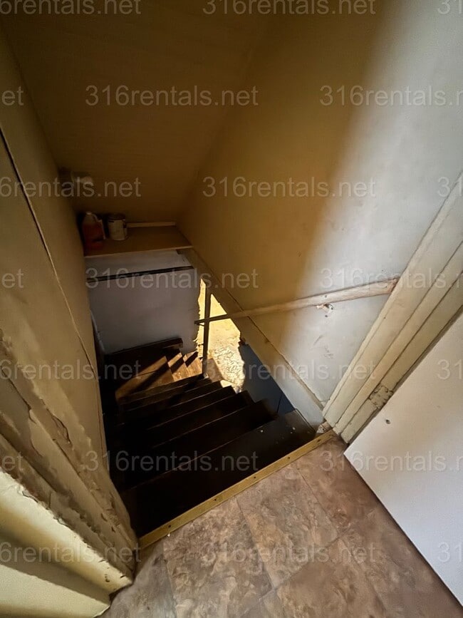 Building Photo - Two bed one bath available NOW!